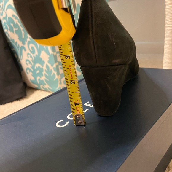 COLE HAAN low heel suede wedge - Picture 7 of 7